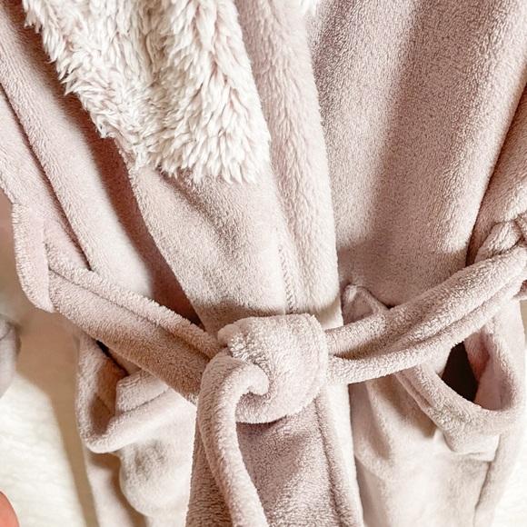 Ulta Beauty Lavendar Plush Robe - Picture 4 of 7